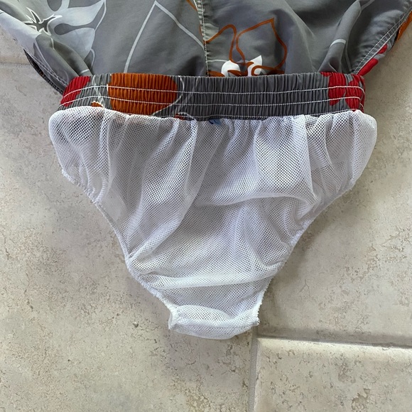 Boy’s Swim Trunks, Size Large Gray Floral Pattern. - Picture 4 of 4